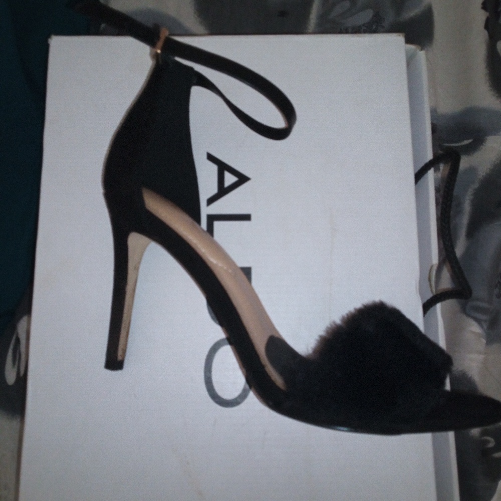 Also shoes size 7
